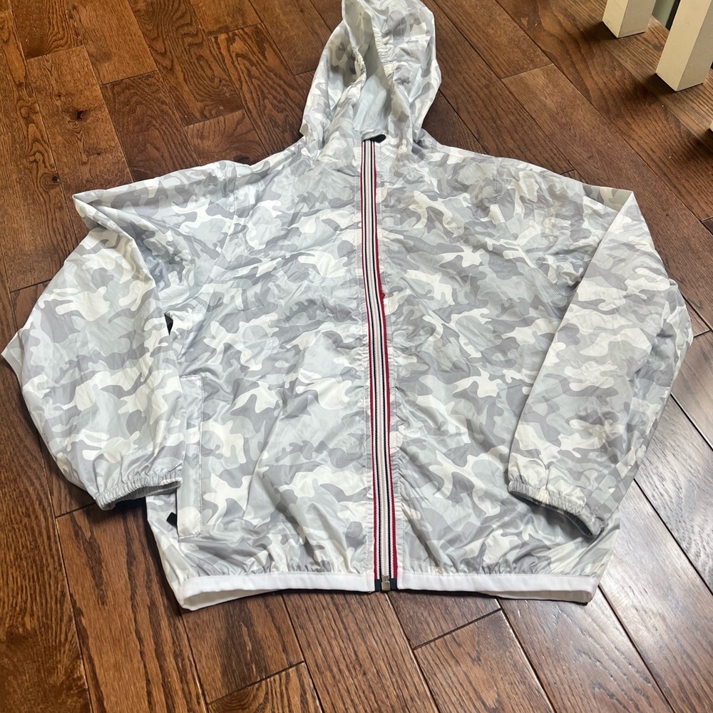 Like New Camo Kway packable jacket size 10y grey & white